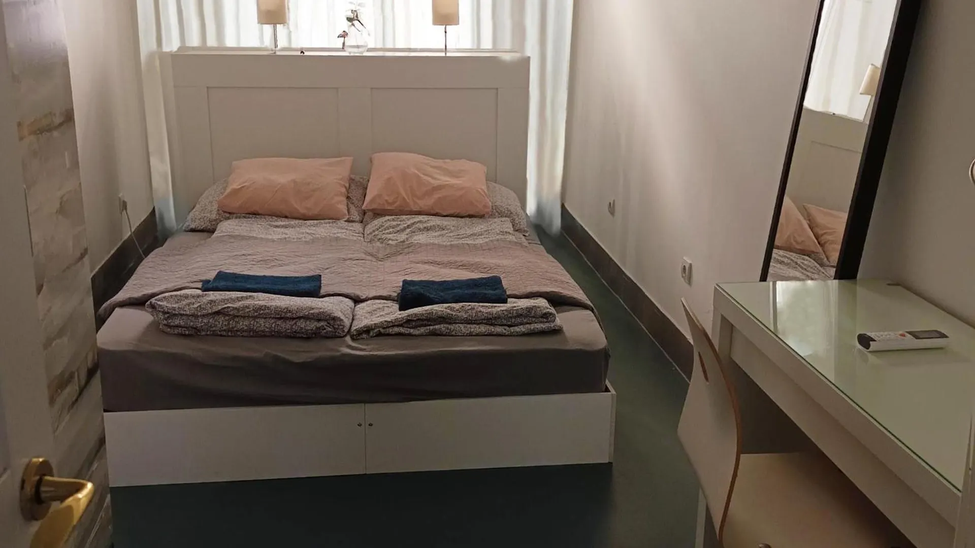 Modern Stylish 2 Bedroom Holiday Apartment Budapest